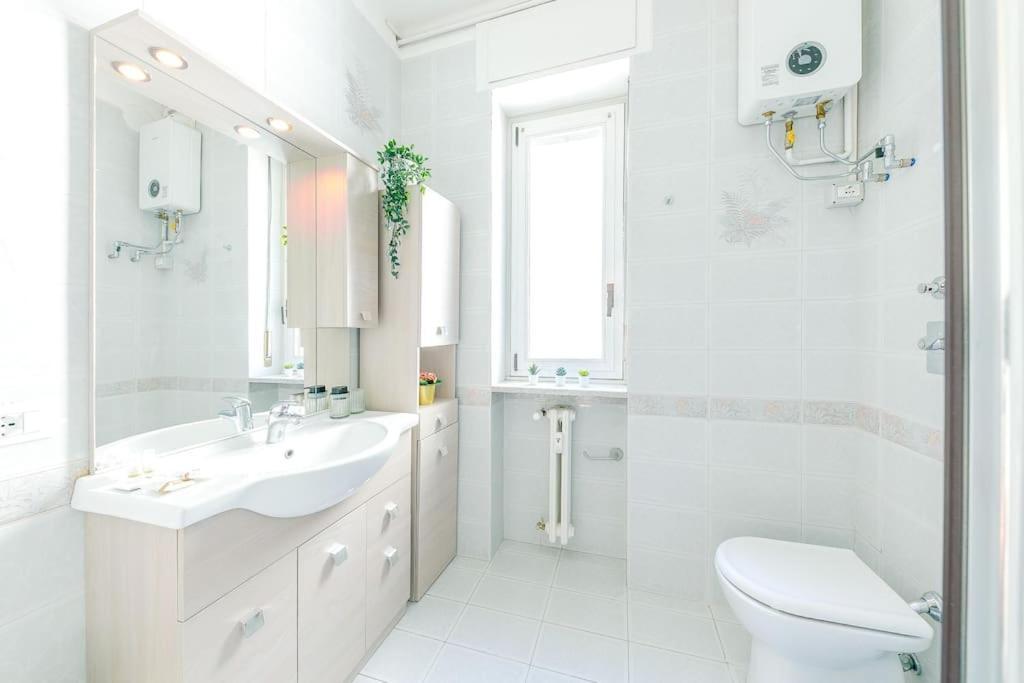 Navigli - Downtown - Duomo Spacious Two Bedroom Apartment - Close To Metro - Ac - Wi-Fi Мілан Екстер'єр фото